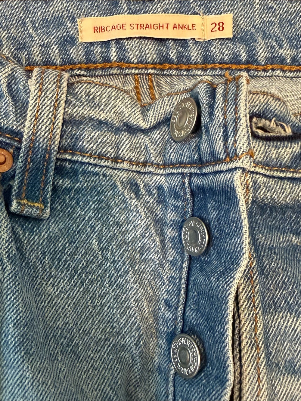 Levi’s Ribcage straight ankle jeans. 28 x 31. Light/medium wash. - Picture 2 of 12